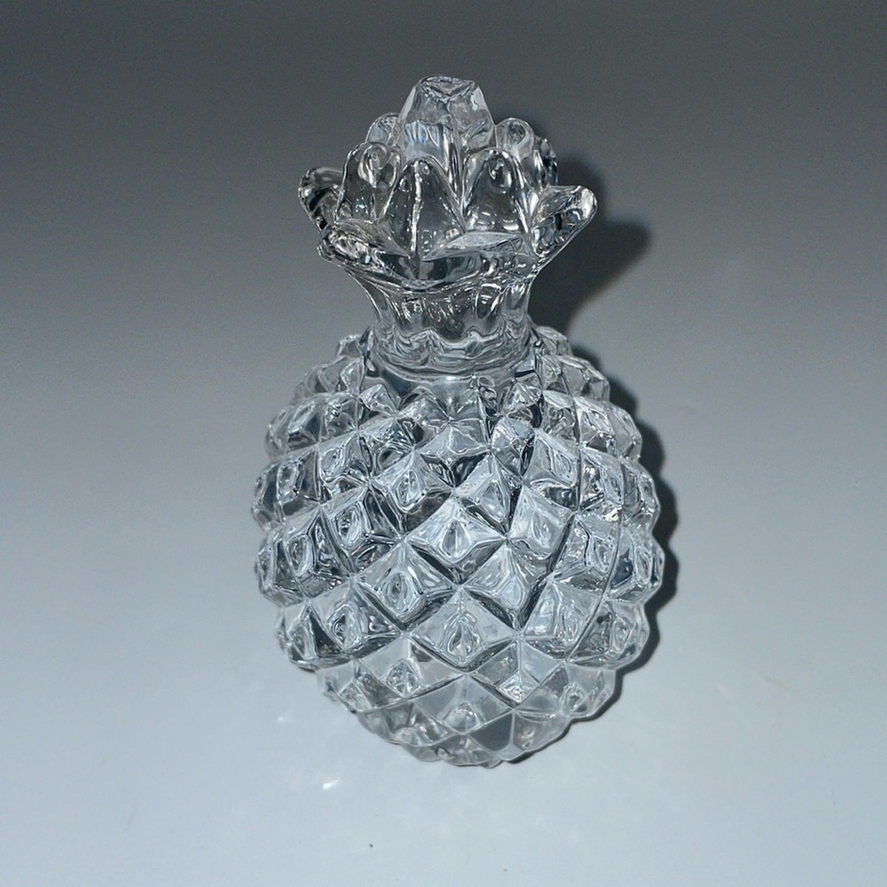 Vintage Hand made crystal pineapple paperweight. 4.5” tall. Excellent condition.